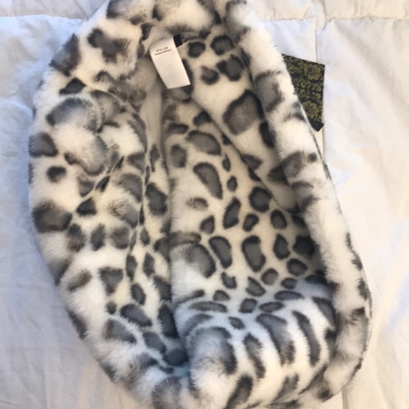 NWT Christian Siriano Animal Faux Fur Scarf - Picture 3 of 5